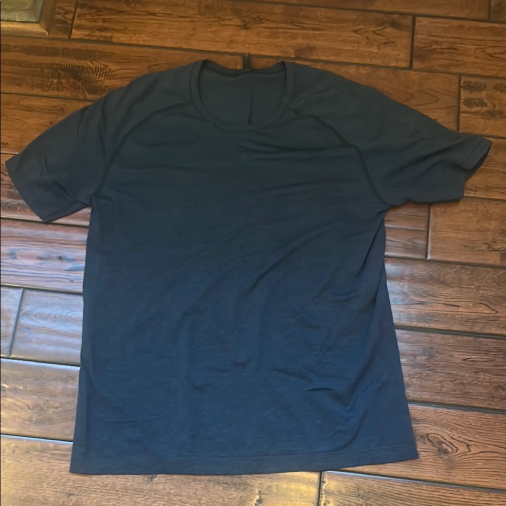 Men's lululemon Athletica shirt size XL